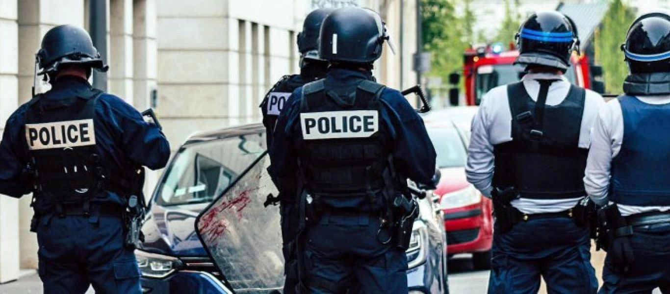 Γαλλία: 38χρονος αποκεφάλισε και έκοψε τα γεννητικά όργανα ενός άνδρα και τα πήγε στο αστυνομικό τμήμα
